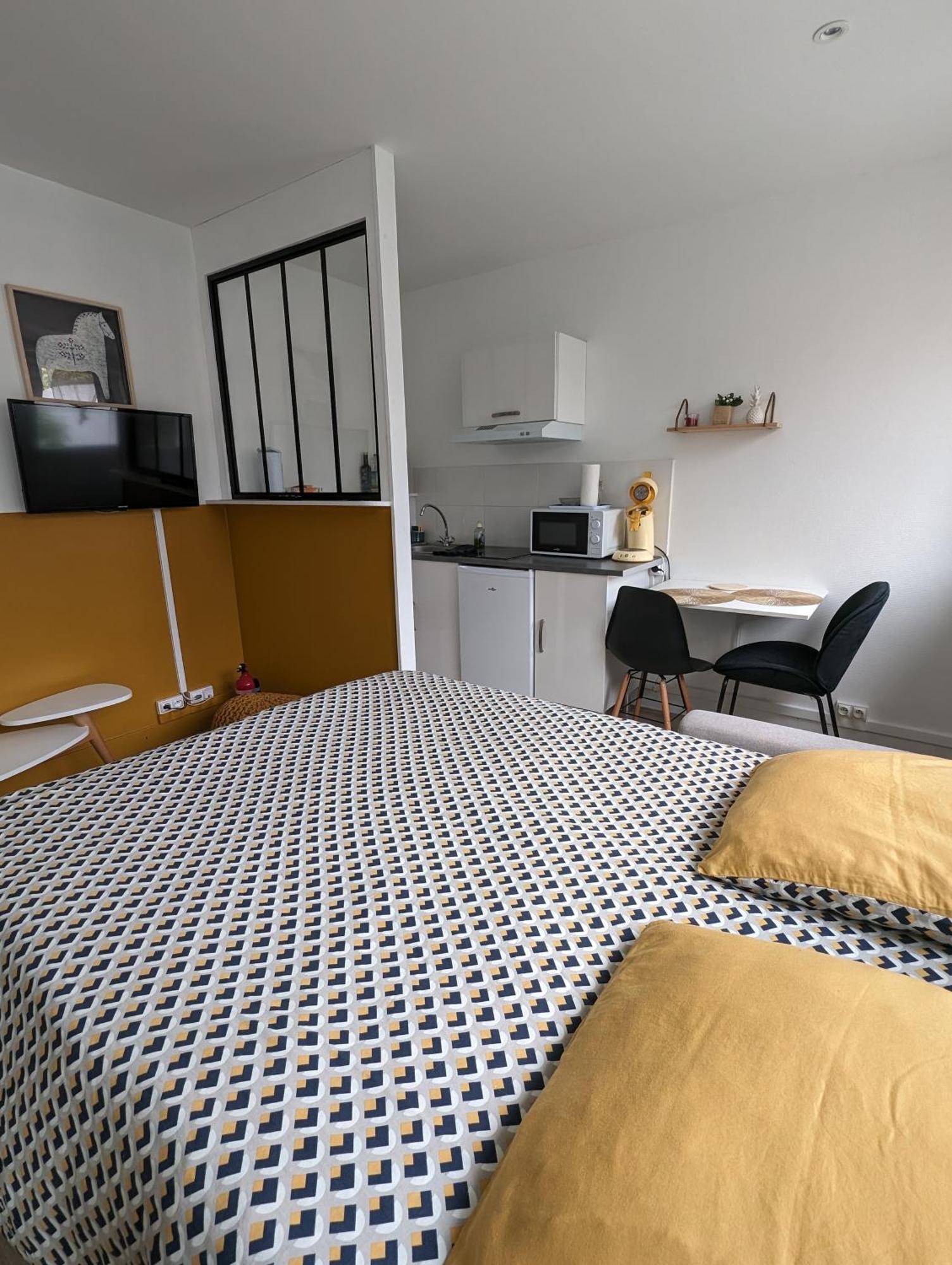 Stockholm- Studio Serenite Avec Jardin Charleville-Mézières Exteriör bild